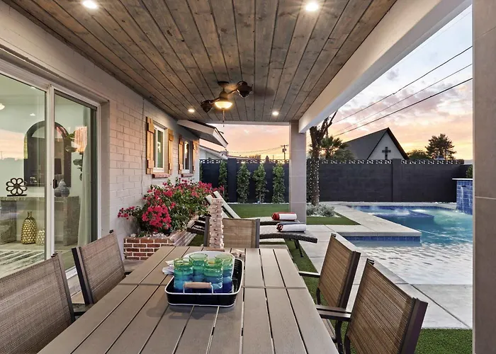 Bella Rosa- Close To Old Town With Pool & Hot Tub Holiday home