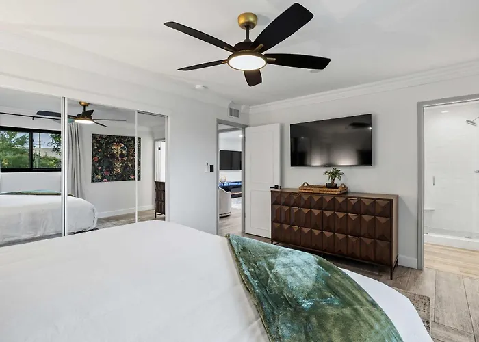Bella Rosa- Close To Old Town With Pool & Hot Tub Holiday home